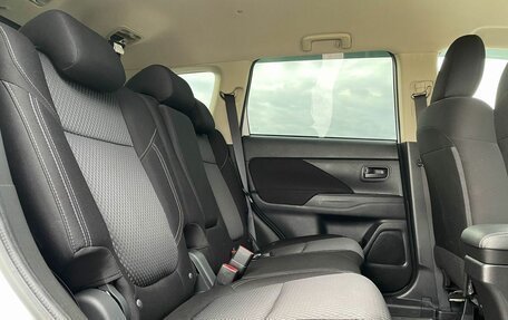 Mitsubishi Outlander III рестайлинг 3, 2020 год, 1 977 000 рублей, 14 фотография