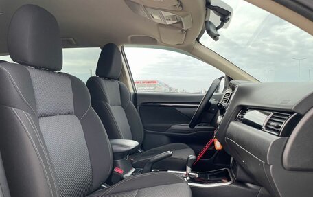 Mitsubishi Outlander III рестайлинг 3, 2020 год, 1 977 000 рублей, 12 фотография