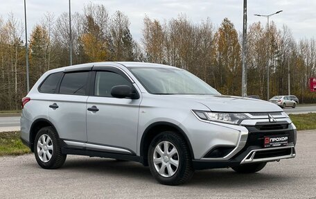 Mitsubishi Outlander III рестайлинг 3, 2020 год, 1 977 000 рублей, 17 фотография