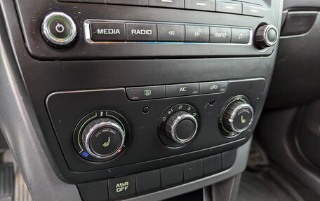 Skoda Yeti I рестайлинг, 2011 год, 650 000 рублей, 19 фотография