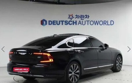 Volvo S90 II рестайлинг, 2022 год, 3 320 000 рублей, 2 фотография