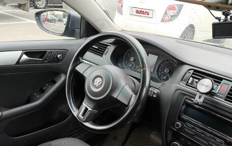 Volkswagen Jetta VI, 2012 год, 950 000 рублей, 2 фотография