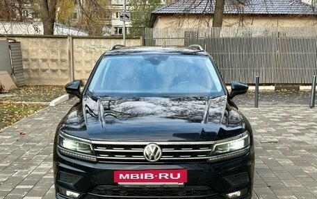 Volkswagen Tiguan II, 2019 год, 2 100 000 рублей, 2 фотография