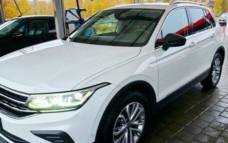 Volkswagen Tiguan II, 2021 год, 2 800 000 рублей, 11 фотография