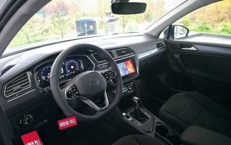 Volkswagen Tiguan II, 2021 год, 2 800 000 рублей, 18 фотография