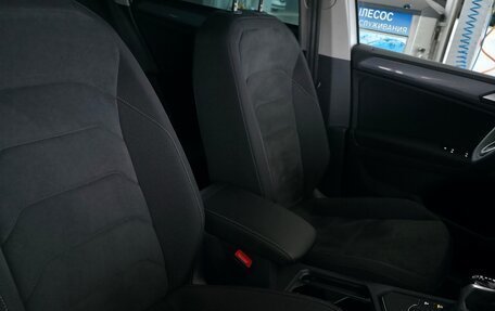 Volkswagen Tiguan II, 2021 год, 2 800 000 рублей, 23 фотография