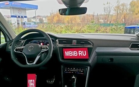 Volkswagen Tiguan II, 2021 год, 2 800 000 рублей, 28 фотография