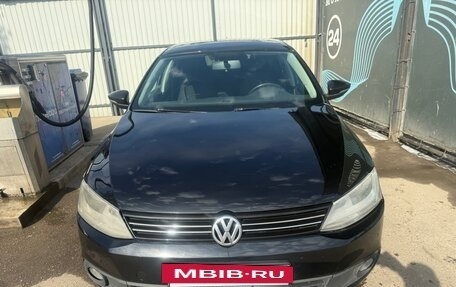 Volkswagen Jetta VI, 2013 год, 850 000 рублей, 2 фотография