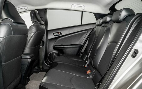 Toyota Prius IV XW50, 2016 год, 1 850 000 рублей, 6 фотография