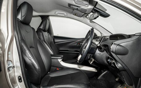 Toyota Prius IV XW50, 2016 год, 1 850 000 рублей, 4 фотография