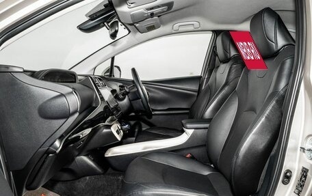 Toyota Prius IV XW50, 2016 год, 1 850 000 рублей, 5 фотография