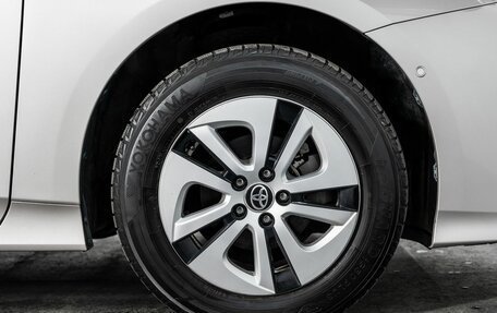 Toyota Prius IV XW50, 2016 год, 1 850 000 рублей, 17 фотография