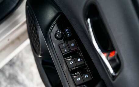 Toyota Prius IV XW50, 2016 год, 1 850 000 рублей, 15 фотография