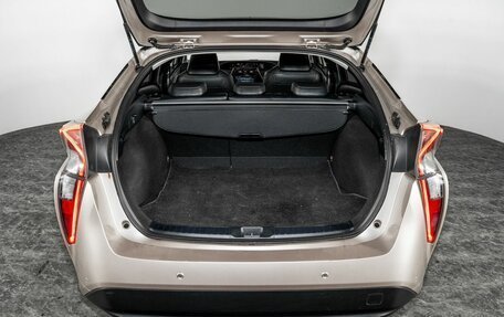 Toyota Prius IV XW50, 2016 год, 1 850 000 рублей, 16 фотография