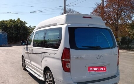 Hyundai Grand Starex Grand Starex I рестайлинг 2, 2019 год, 4 500 000 рублей, 2 фотография