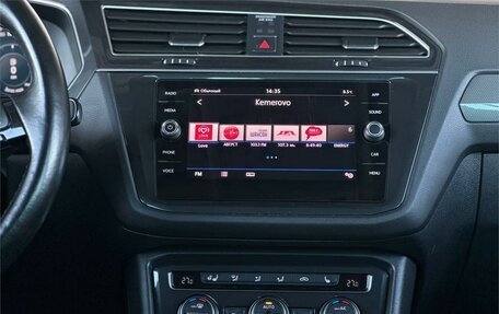 Volkswagen Tiguan II, 2018 год, 2 590 000 рублей, 18 фотография