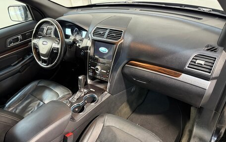 Ford Explorer VI, 2016 год, 2 299 800 рублей, 3 фотография