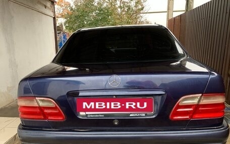 Mercedes-Benz E-Класс, 1997 год, 450 000 рублей, 2 фотография