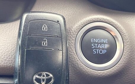 Toyota Yaris, 2022 год, 888 000 рублей, 13 фотография