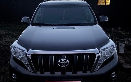 Toyota Land Cruiser Prado 150 рестайлинг 2, 2014 год, 3 000 000 рублей, 1 фотография