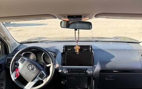 Toyota Land Cruiser Prado 150 рестайлинг 2, 2014 год, 3 000 000 рублей, 6 фотография