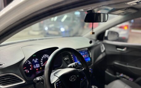 Hyundai Solaris II рестайлинг, 2018 год, 800 000 рублей, 4 фотография