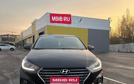 Hyundai Solaris II рестайлинг, 2017 год, 1 300 000 рублей, 1 фотография
