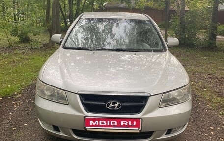 Hyundai Sonata VI, 2005 год, 600 000 рублей, 1 фотография