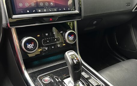 Jaguar XE I рестайлинг, 2020 год, 4 450 000 рублей, 12 фотография