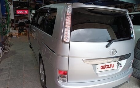 Toyota ISis I, 2012 год, 1 390 000 рублей, 2 фотография