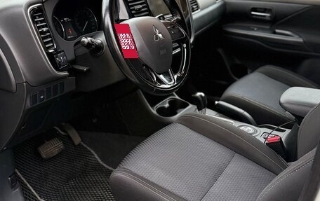 Mitsubishi Outlander III рестайлинг 3, 2016 год, 1 700 000 рублей, 7 фотография