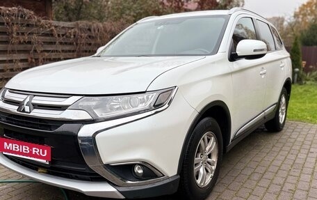 Mitsubishi Outlander III рестайлинг 3, 2016 год, 1 700 000 рублей, 11 фотография