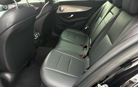 Mercedes-Benz E-Класс, 2019 год, 2 990 000 рублей, 19 фотография