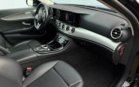 Mercedes-Benz E-Класс, 2019 год, 2 990 000 рублей, 21 фотография