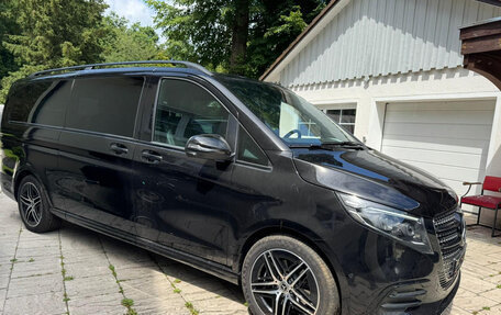 Mercedes-Benz V-Класс, 2025 год, 12 900 000 рублей, 2 фотография