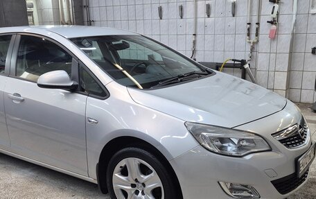 Opel Astra J, 2011 год, 800 000 рублей, 2 фотография