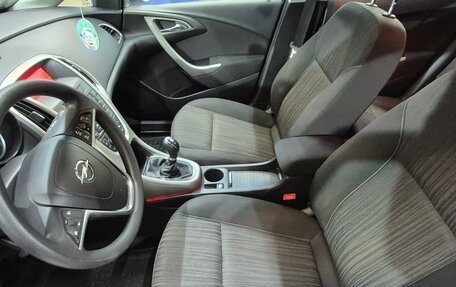 Opel Astra J, 2011 год, 800 000 рублей, 10 фотография