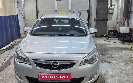 Opel Astra J, 2011 год, 800 000 рублей, 1 фотография
