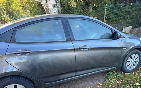 Hyundai Solaris II рестайлинг, 2011 год, 550 000 рублей, 3 фотография