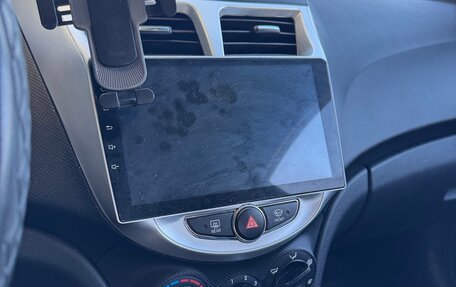 Hyundai Solaris II рестайлинг, 2011 год, 550 000 рублей, 10 фотография