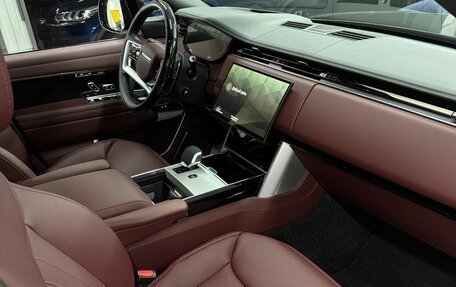 Land Rover Range Rover IV рестайлинг, 2024 год, 24 000 000 рублей, 3 фотография