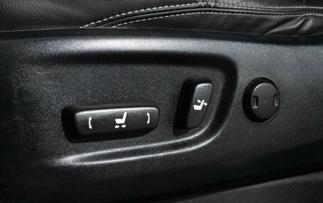 Toyota Land Cruiser Prado 150 рестайлинг 2, 2015 год, 3 499 700 рублей, 20 фотография