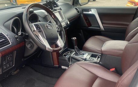 Toyota Land Cruiser Prado 150 рестайлинг 2, 2016 год, 3 390 000 рублей, 15 фотография