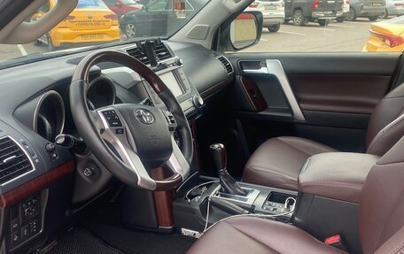 Toyota Land Cruiser Prado 150 рестайлинг 2, 2016 год, 3 390 000 рублей, 14 фотография