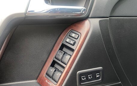 Toyota Land Cruiser Prado 150 рестайлинг 2, 2016 год, 3 390 000 рублей, 33 фотография