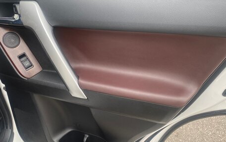 Toyota Land Cruiser Prado 150 рестайлинг 2, 2016 год, 3 390 000 рублей, 28 фотография