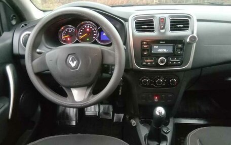 Renault Logan II, 2017 год, 575 000 рублей, 11 фотография