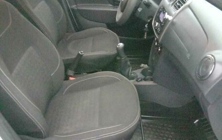 Renault Logan II, 2017 год, 575 000 рублей, 13 фотография