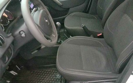 Renault Logan II, 2017 год, 575 000 рублей, 12 фотография