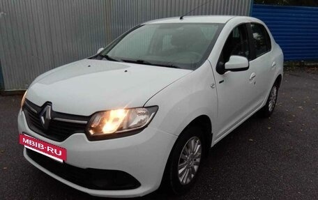 Renault Logan II, 2017 год, 575 000 рублей, 3 фотография